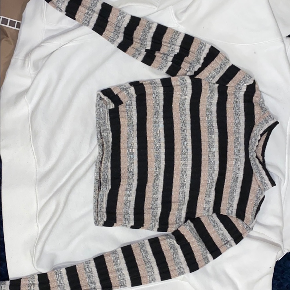 long sleeve crop top